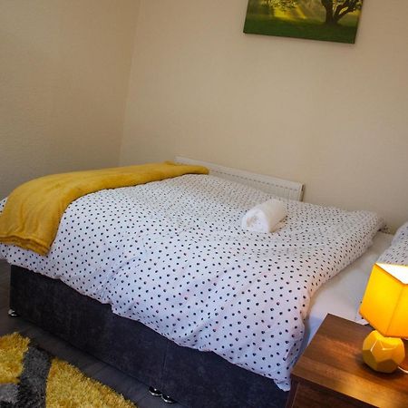 Royale Green View House- Free Parking, Wifi, Perfect For Contractors And Holiday Нортгемптон Екстер'єр фото