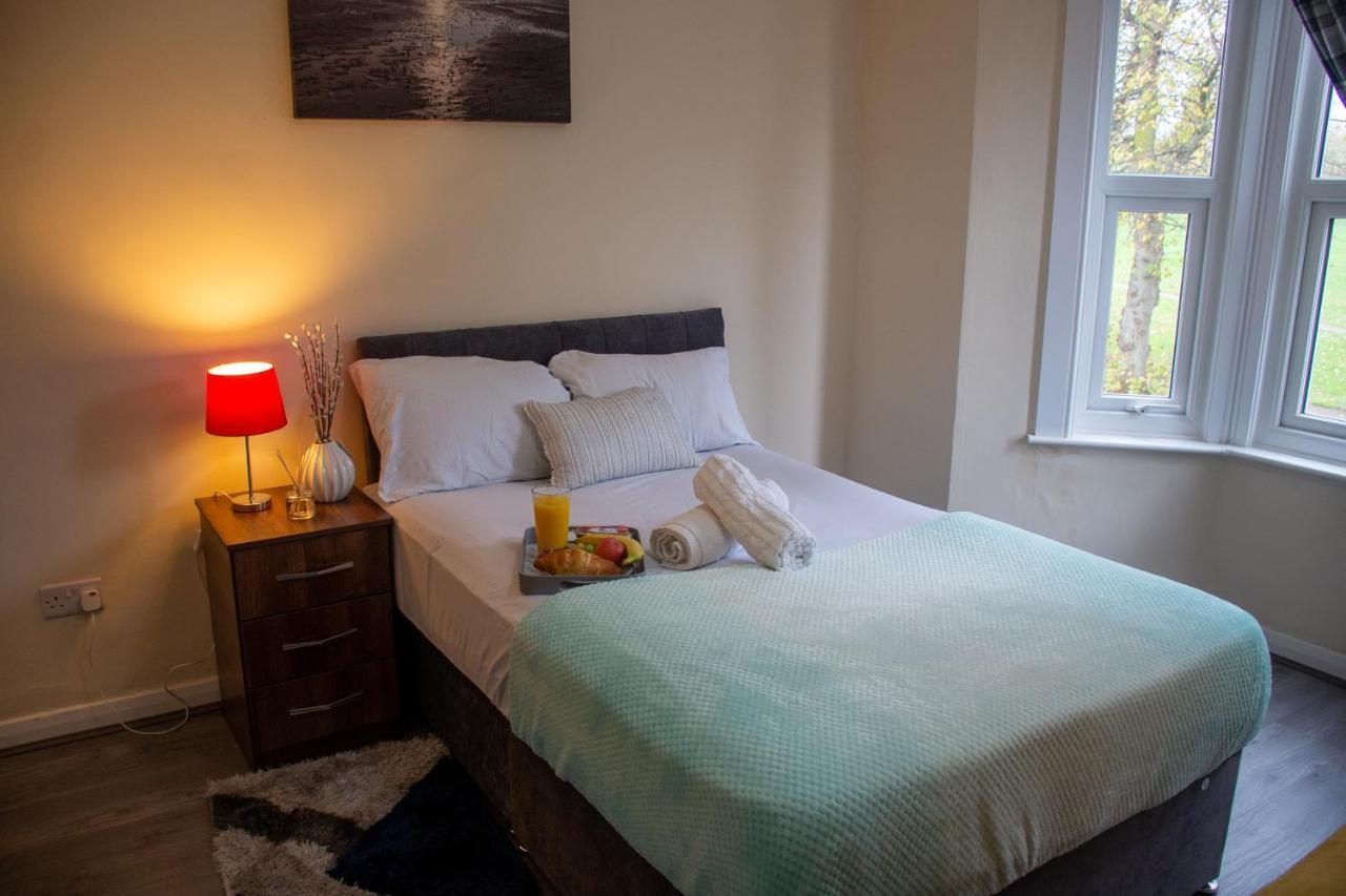 Royale Green View House- Free Parking, Wifi, Perfect For Contractors And Holiday Нортгемптон Екстер'єр фото
